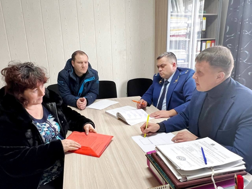 Глава и прокурор Сретенского района провели выездной приём граждан   
